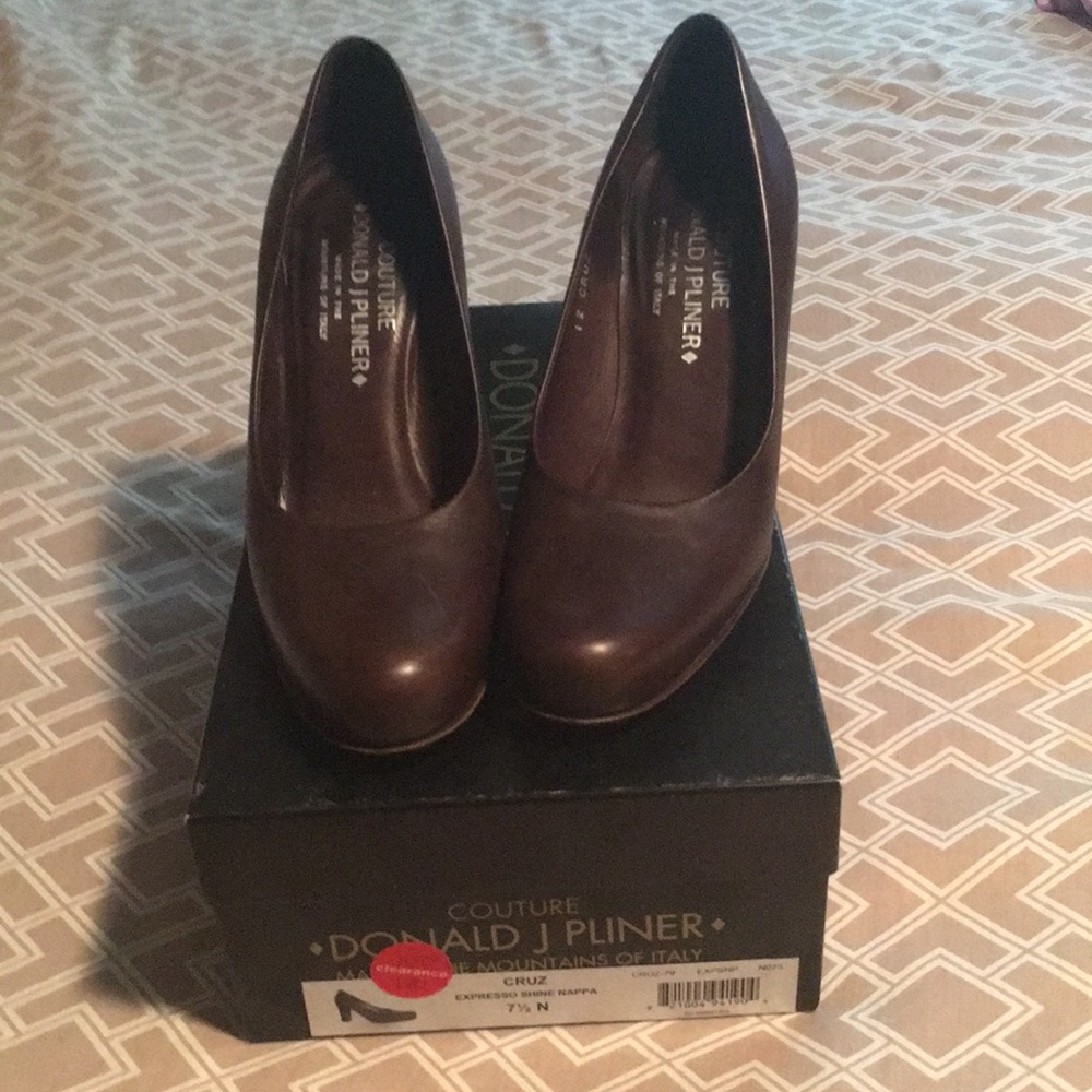 DONALD J PLINER COUTURE Brown Leather Pumps